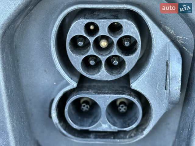 Чорний Кіа Niro, об'ємом двигуна 0 л та пробігом 63 тис. км за 28500 $, фото 30 на Automoto.ua