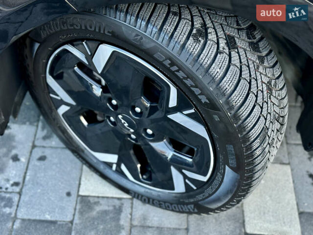 Чорний Кіа Niro, об'ємом двигуна 0 л та пробігом 63 тис. км за 28500 $, фото 24 на Automoto.ua