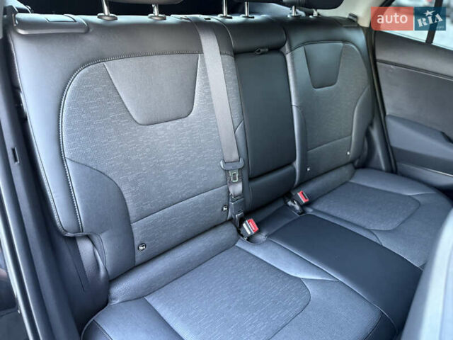 Чорний Кіа Niro, об'ємом двигуна 0 л та пробігом 63 тис. км за 28500 $, фото 101 на Automoto.ua