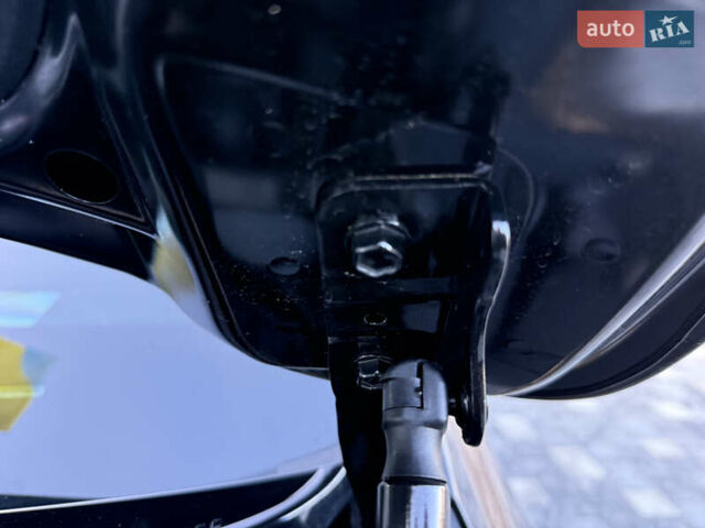 Чорний Кіа Niro, об'ємом двигуна 0 л та пробігом 63 тис. км за 28500 $, фото 110 на Automoto.ua