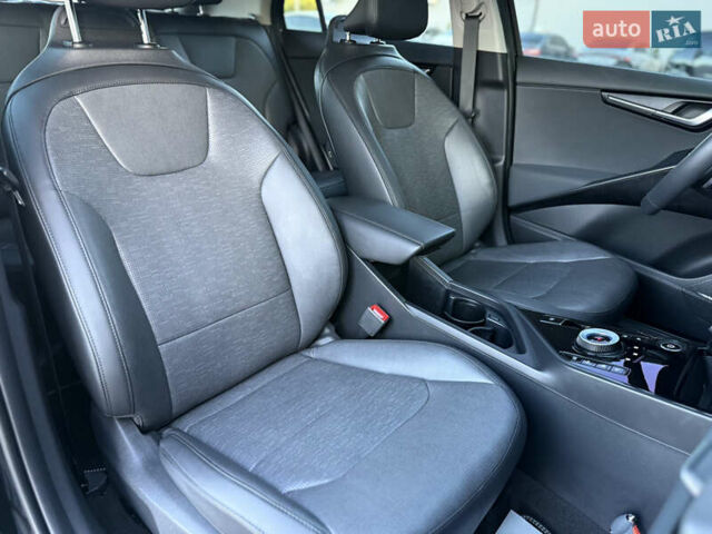 Чорний Кіа Niro, об'ємом двигуна 0 л та пробігом 63 тис. км за 28500 $, фото 71 на Automoto.ua