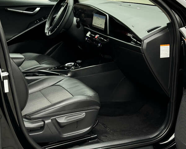 Чорний Кіа Niro, об'ємом двигуна 0 л та пробігом 80 тис. км за 23500 $, фото 48 на Automoto.ua