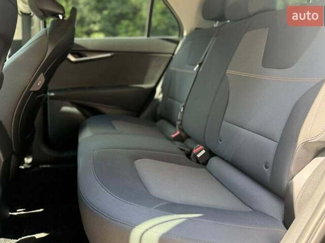 Чорний Кіа Niro, об'ємом двигуна 0 л та пробігом 2 тис. км за 27300 $, фото 13 на Automoto.ua