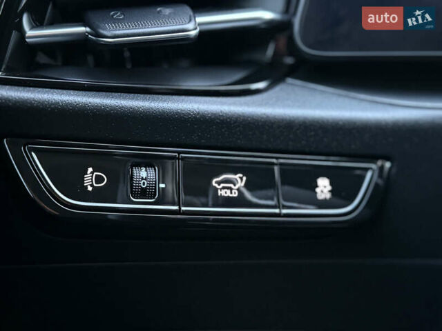 Чорний Кіа Niro, об'ємом двигуна 0 л та пробігом 63 тис. км за 28500 $, фото 91 на Automoto.ua