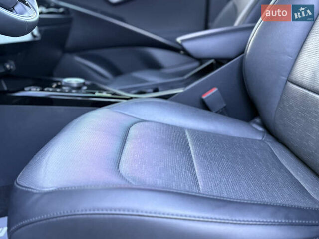 Чорний Кіа Niro, об'ємом двигуна 0 л та пробігом 63 тис. км за 28500 $, фото 62 на Automoto.ua