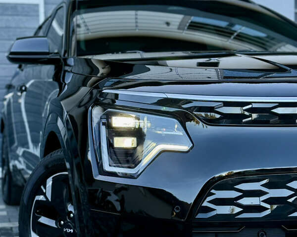Чорний Кіа Niro, об'ємом двигуна 0 л та пробігом 63 тис. км за 28500 $, фото 11 на Automoto.ua