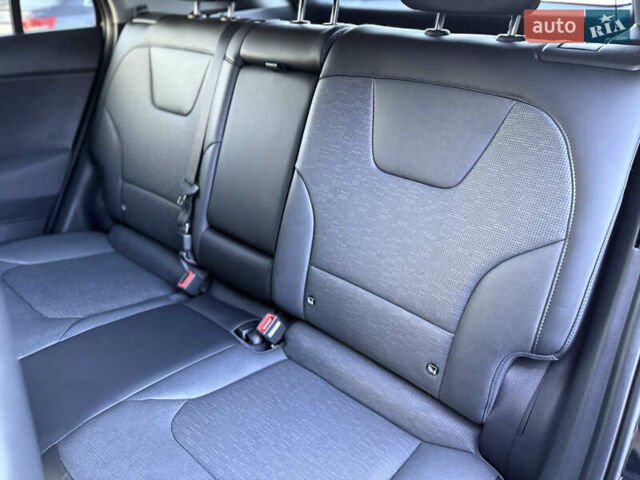 Чорний Кіа Niro, об'ємом двигуна 0 л та пробігом 63 тис. км за 28500 $, фото 105 на Automoto.ua