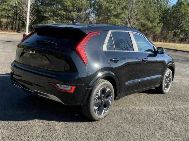 Черный Киа Niro, объемом двигателя 0 л и пробегом 29 тыс. км за 12200 $, фото 4 на Automoto.ua