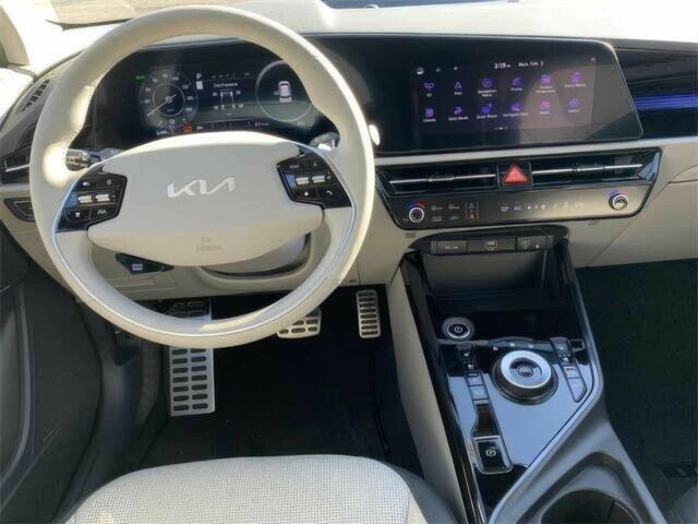 Черный Киа Niro, объемом двигателя 0 л и пробегом 29 тыс. км за 12200 $, фото 7 на Automoto.ua