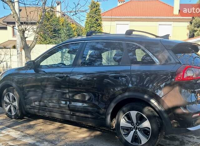 Коричневый Киа Niro, объемом двигателя 1.58 л и пробегом 87 тыс. км за 15700 $, фото 1 на Automoto.ua