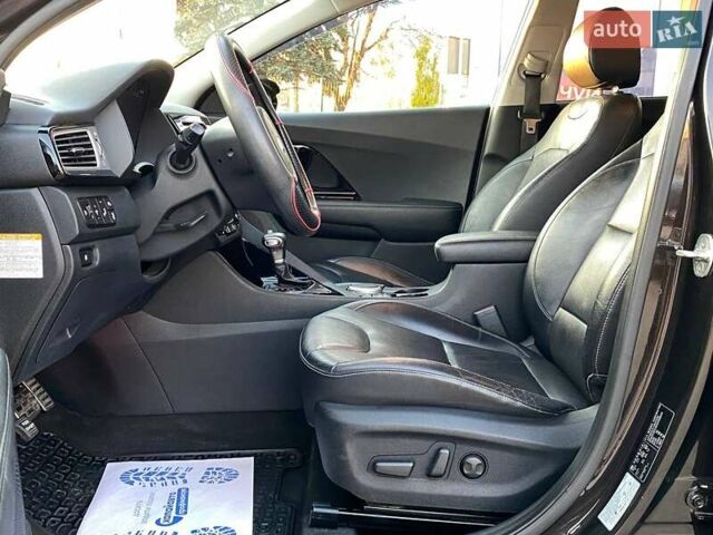 Коричневий Кіа Niro, об'ємом двигуна 1.58 л та пробігом 150 тис. км за 16500 $, фото 10 на Automoto.ua