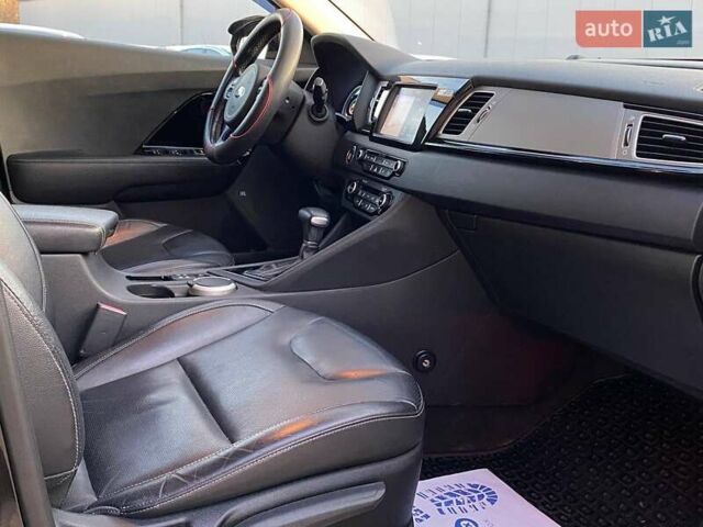 Коричневий Кіа Niro, об'ємом двигуна 1.58 л та пробігом 150 тис. км за 16500 $, фото 16 на Automoto.ua