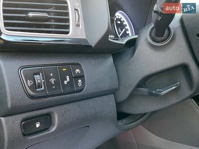 Коричневий Кіа Niro, об'ємом двигуна 1.58 л та пробігом 150 тис. км за 16500 $, фото 12 на Automoto.ua