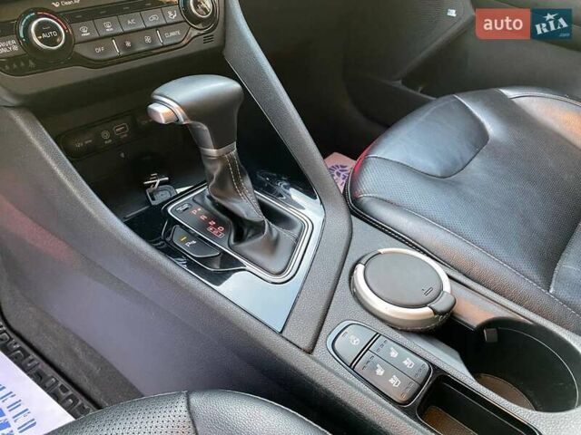 Коричневий Кіа Niro, об'ємом двигуна 1.58 л та пробігом 150 тис. км за 16500 $, фото 13 на Automoto.ua