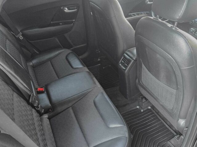Коричневий Кіа Niro, об'ємом двигуна 0 л та пробігом 96 тис. км за 9200 $, фото 9 на Automoto.ua