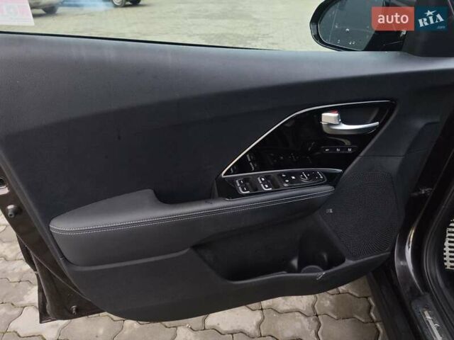 Коричневый Киа Niro, объемом двигателя 0 л и пробегом 118 тыс. км за 18200 $, фото 39 на Automoto.ua