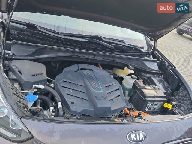 Коричневый Киа Niro, объемом двигателя 0 л и пробегом 118 тыс. км за 18200 $, фото 71 на Automoto.ua