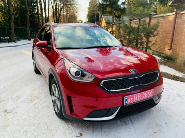Красный Киа Niro, объемом двигателя 1.6 л и пробегом 168 тыс. км за 13900 $, фото 1 на Automoto.ua