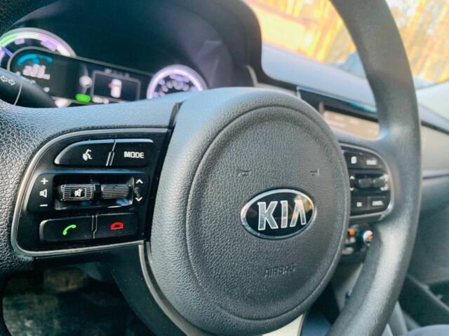 Красный Киа Niro, объемом двигателя 1.6 л и пробегом 168 тыс. км за 13900 $, фото 14 на Automoto.ua
