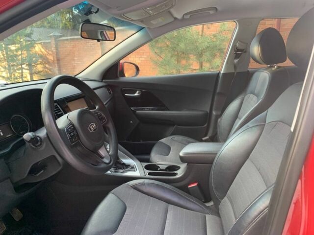 Красный Киа Niro, объемом двигателя 1.6 л и пробегом 168 тыс. км за 13900 $, фото 9 на Automoto.ua