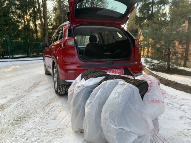 Красный Киа Niro, объемом двигателя 1.6 л и пробегом 168 тыс. км за 13900 $, фото 7 на Automoto.ua