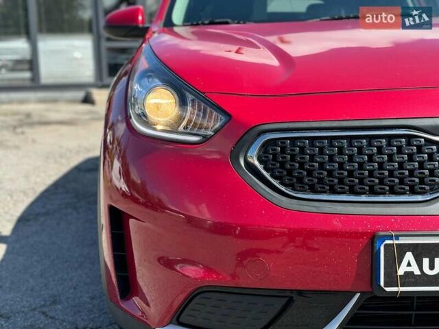 Червоний Кіа Niro, об'ємом двигуна 1.6 л та пробігом 82 тис. км за 16590 $, фото 10 на Automoto.ua