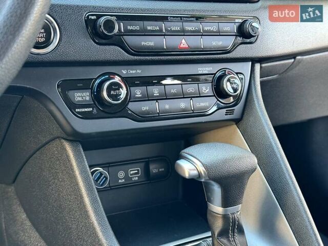 Красный Киа Niro, объемом двигателя 1.59 л и пробегом 115 тыс. км за 16900 $, фото 31 на Automoto.ua