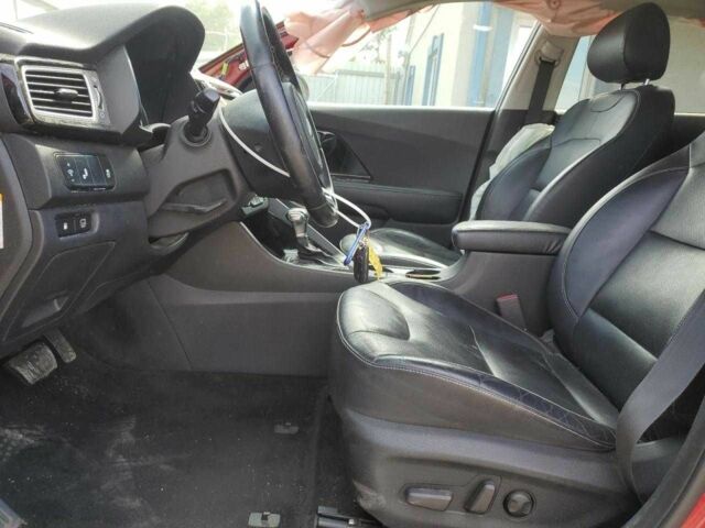 Красный Киа Niro, объемом двигателя 1.6 л и пробегом 75 тыс. км за 3800 $, фото 10 на Automoto.ua
