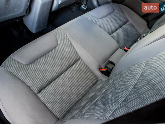 Красный Киа Niro, объемом двигателя 1.58 л и пробегом 56 тыс. км за 14500 $, фото 32 на Automoto.ua