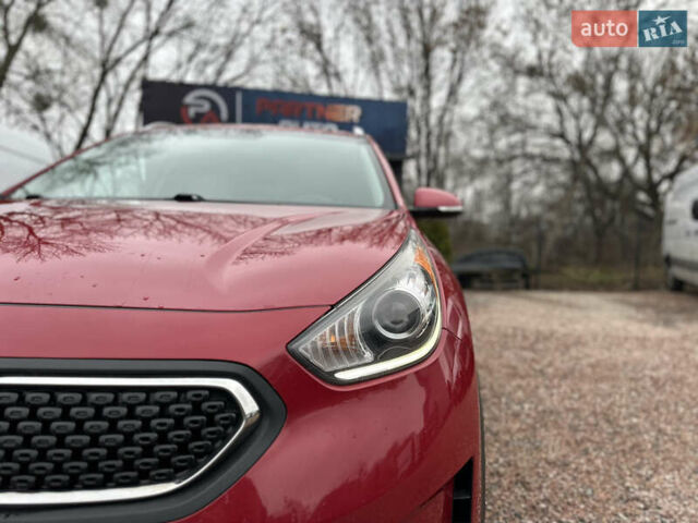 Красный Киа Niro, объемом двигателя 1.58 л и пробегом 190 тыс. км за 13000 $, фото 3 на Automoto.ua