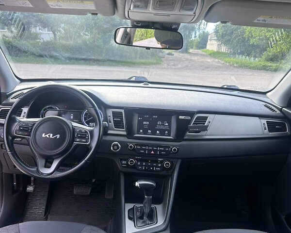 Червоний Кіа Niro, об'ємом двигуна 1.58 л та пробігом 88 тис. км за 14500 $, фото 6 на Automoto.ua