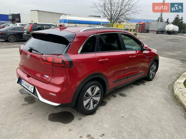 Красный Киа Niro, объемом двигателя 1.58 л и пробегом 68 тыс. км за 16999 $, фото 6 на Automoto.ua