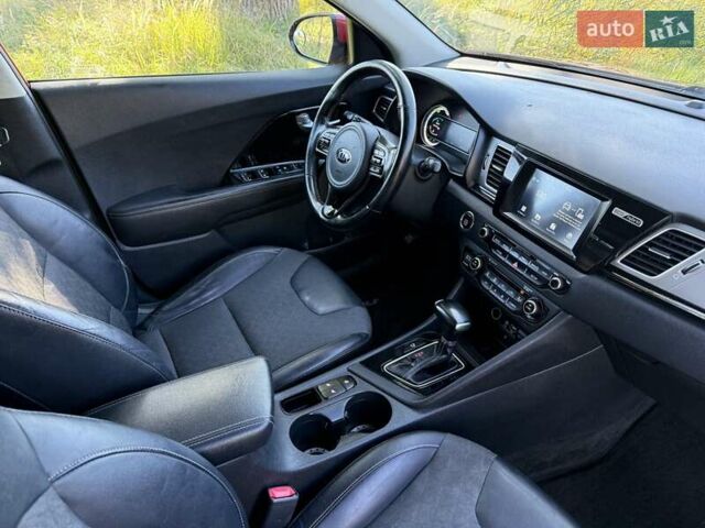 Червоний Кіа Niro, об'ємом двигуна 1.6 л та пробігом 280 тис. км за 10500 $, фото 19 на Automoto.ua