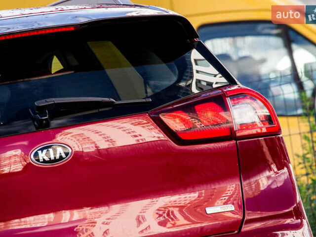 Красный Киа Niro, объемом двигателя 1.58 л и пробегом 56 тыс. км за 14500 $, фото 19 на Automoto.ua