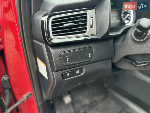 Красный Киа Niro, объемом двигателя 1.58 л и пробегом 190 тыс. км за 13000 $, фото 17 на Automoto.ua