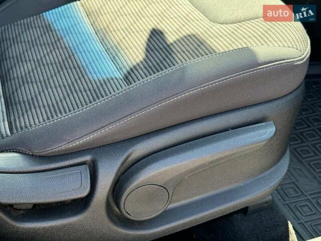 Червоний Кіа Niro, об'ємом двигуна 1.6 л та пробігом 82 тис. км за 16590 $, фото 29 на Automoto.ua