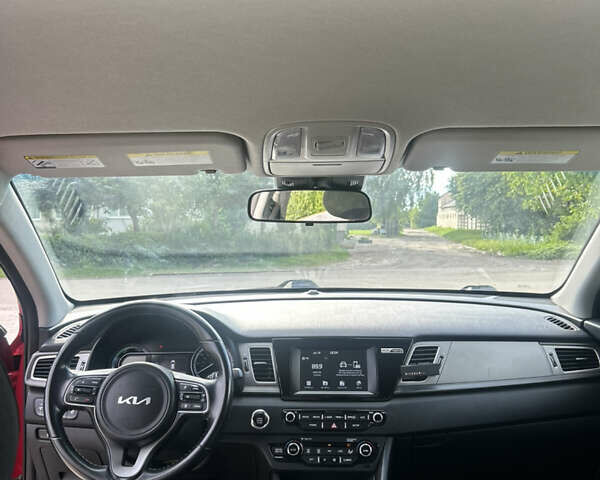 Червоний Кіа Niro, об'ємом двигуна 1.58 л та пробігом 88 тис. км за 14500 $, фото 5 на Automoto.ua
