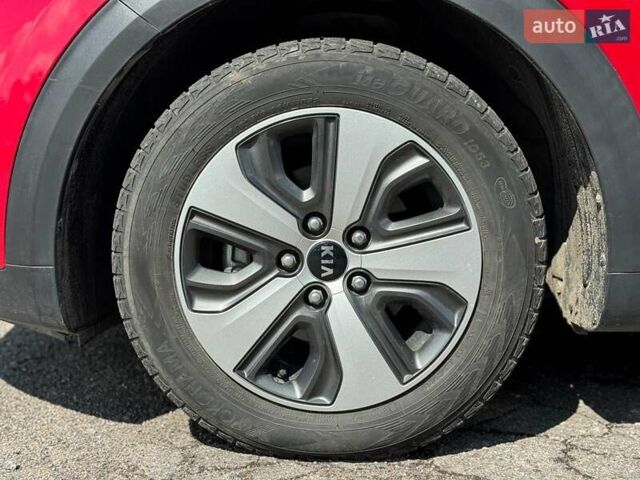 Червоний Кіа Niro, об'ємом двигуна 1.6 л та пробігом 82 тис. км за 16590 $, фото 8 на Automoto.ua