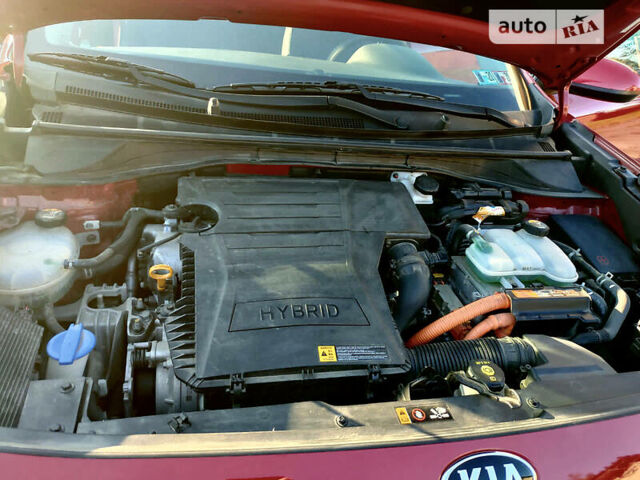 Червоний Кіа Niro, об'ємом двигуна 1.6 л та пробігом 100 тис. км за 16999 $, фото 26 на Automoto.ua