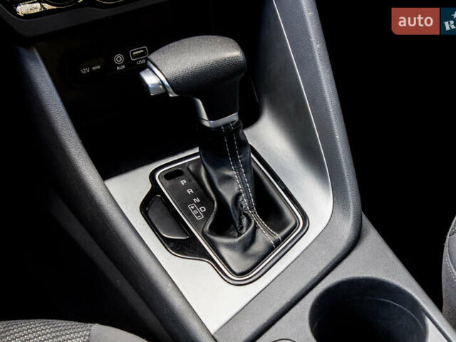 Красный Киа Niro, объемом двигателя 1.58 л и пробегом 56 тыс. км за 14500 $, фото 35 на Automoto.ua