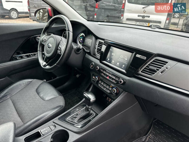 Красный Киа Niro, объемом двигателя 1.58 л и пробегом 190 тыс. км за 13000 $, фото 32 на Automoto.ua