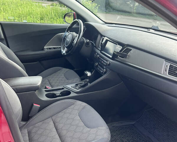 Червоний Кіа Niro, об'ємом двигуна 1.58 л та пробігом 88 тис. км за 14500 $, фото 7 на Automoto.ua