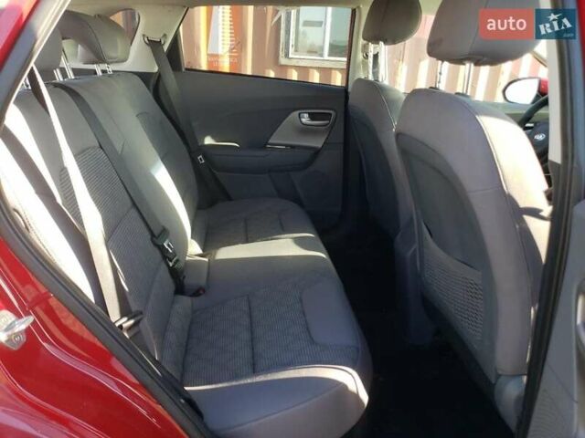 Кіа Niro 2017 у Львові на Automoto.ua Червоний Кіа Niro, об'ємом двигуна 1.58 л та пробігом 137 тис. км за 3000 $, фото 9 на Automoto.ua
