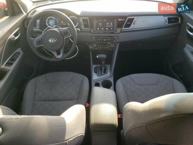 Кіа Niro 2017 у Львові на Automoto.ua Червоний Кіа Niro, об'ємом двигуна 1.58 л та пробігом 137 тис. км за 3000 $, фото 7 на Automoto.ua