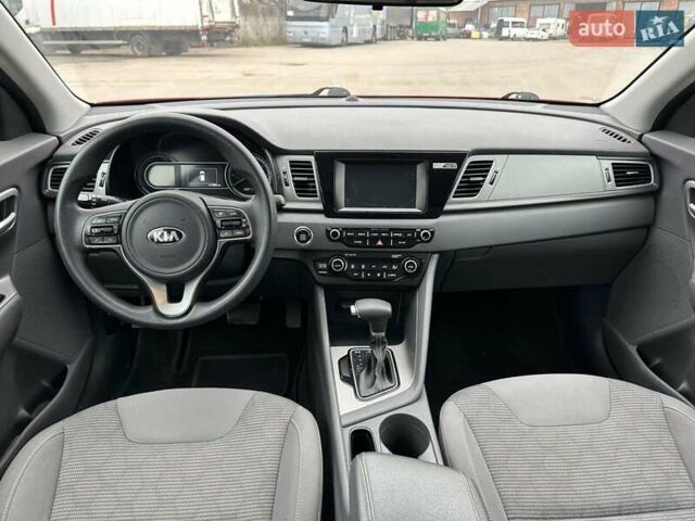 Червоний Кіа Niro, об'ємом двигуна 1.58 л та пробігом 168 тис. км за 14900 $, фото 9 на Automoto.ua