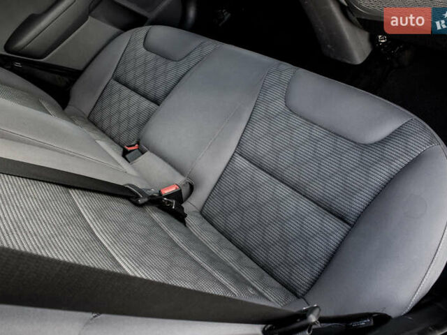 Красный Киа Niro, объемом двигателя 1.58 л и пробегом 56 тыс. км за 14500 $, фото 30 на Automoto.ua