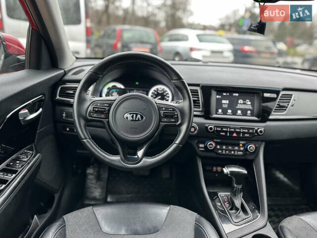 Красный Киа Niro, объемом двигателя 1.58 л и пробегом 190 тыс. км за 13000 $, фото 24 на Automoto.ua