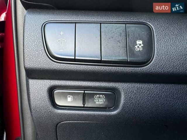 Красный Киа Niro, объемом двигателя 1.58 л и пробегом 87 тыс. км за 15990 $, фото 15 на Automoto.ua
