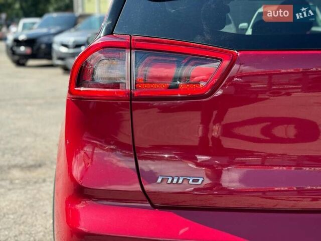 Червоний Кіа Niro, об'ємом двигуна 1.6 л та пробігом 82 тис. км за 16590 $, фото 14 на Automoto.ua
