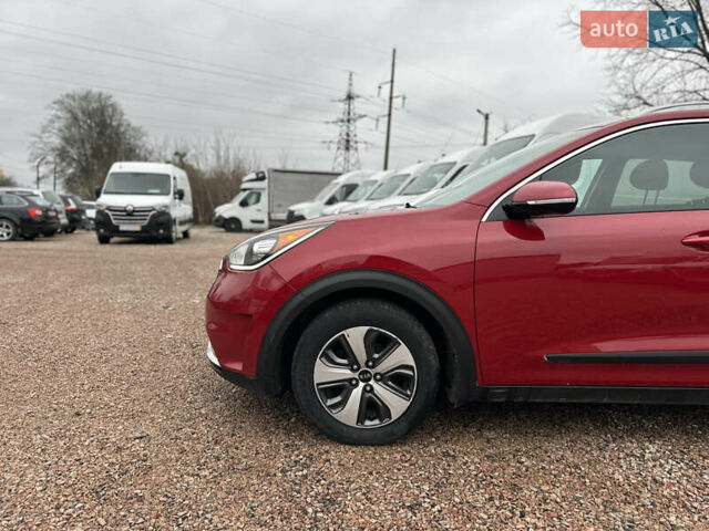 Красный Киа Niro, объемом двигателя 1.58 л и пробегом 190 тыс. км за 13000 $, фото 4 на Automoto.ua